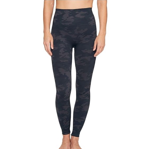 SPANX Look At Me Now Legging in Very Black - Picture 1 of 4